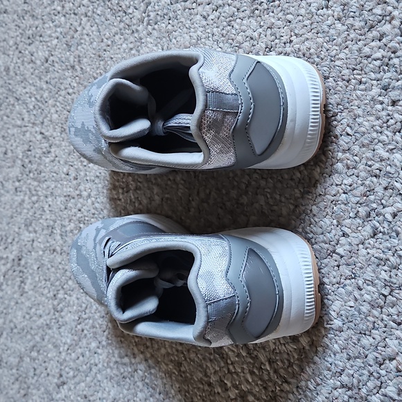 New Avia Gray Shimery Athletic Sneakers - Picture 7 of 11